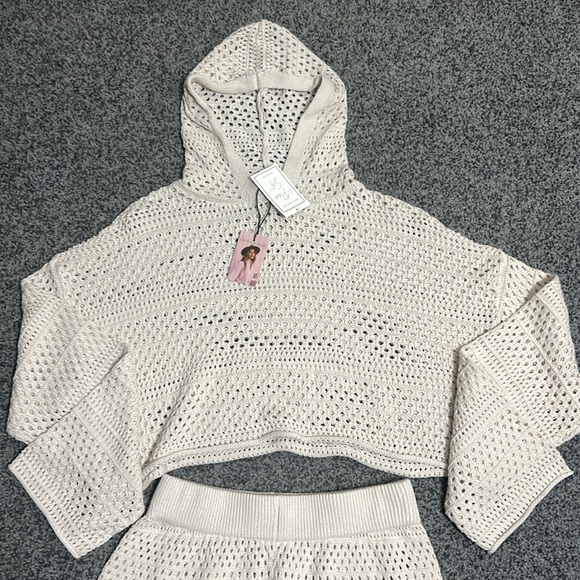 Sincerely Jules 2 Piece Set Crochet Cropped Sweater & Shorts Size Large NWT - Picture 2 of 5